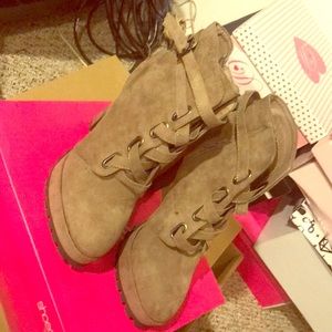 Taupe size 8 shoe dazzle boots